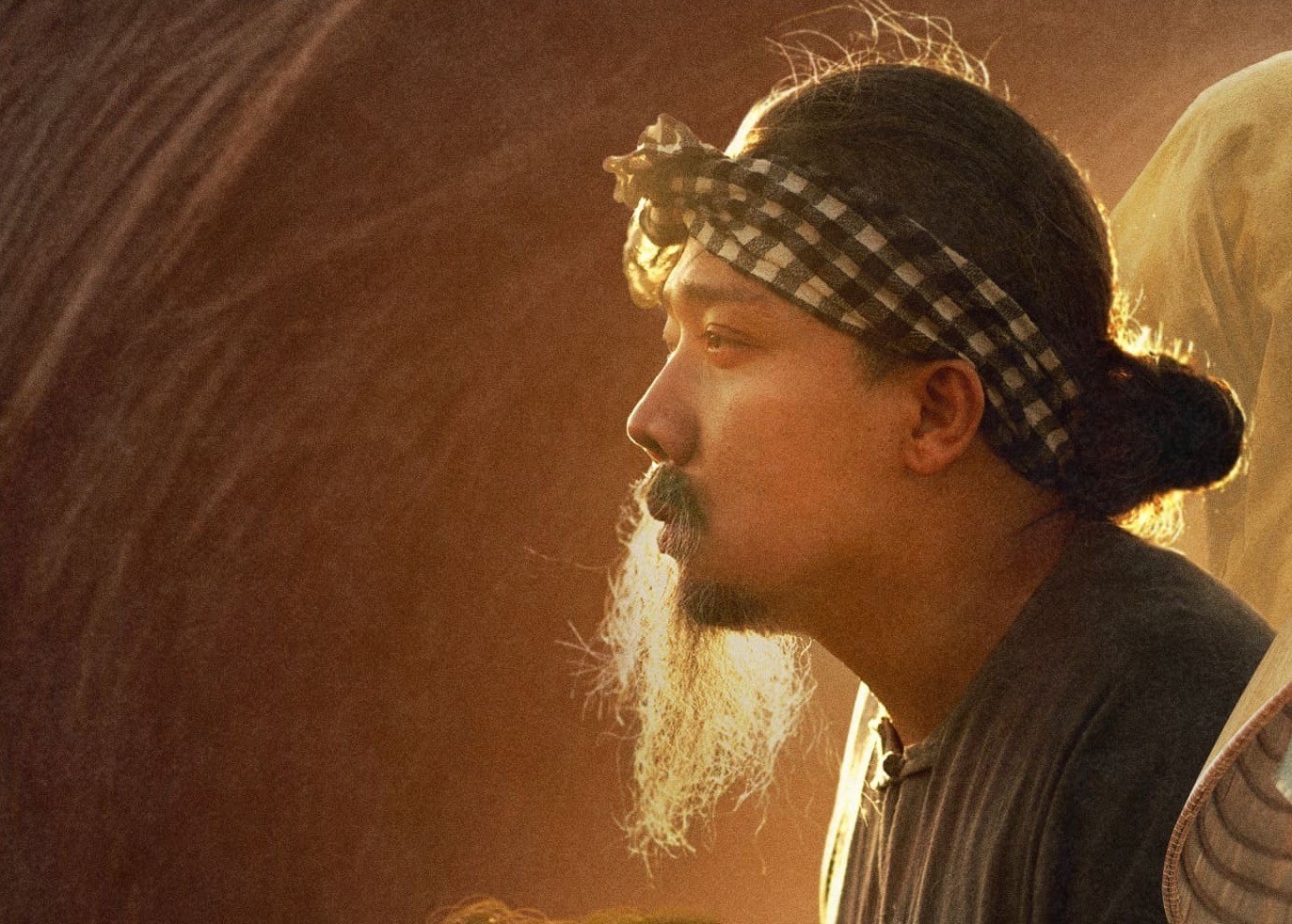 Trấn Thành trong tạo hình nhân vật Ba Phi của Đất rừng phương Nam đang gây tranh cãi. Ảnh internet