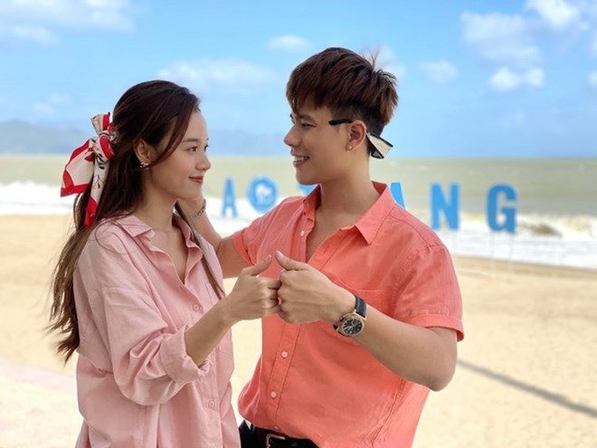 Trước đây, Midu được cư dân mạng đẩy thuyền với Trần Anh Huy. Ảnh FBNV Trước đây, Midu được cư dân mạng đẩy thuyền với Trần Anh Huy. Ảnh FBNV