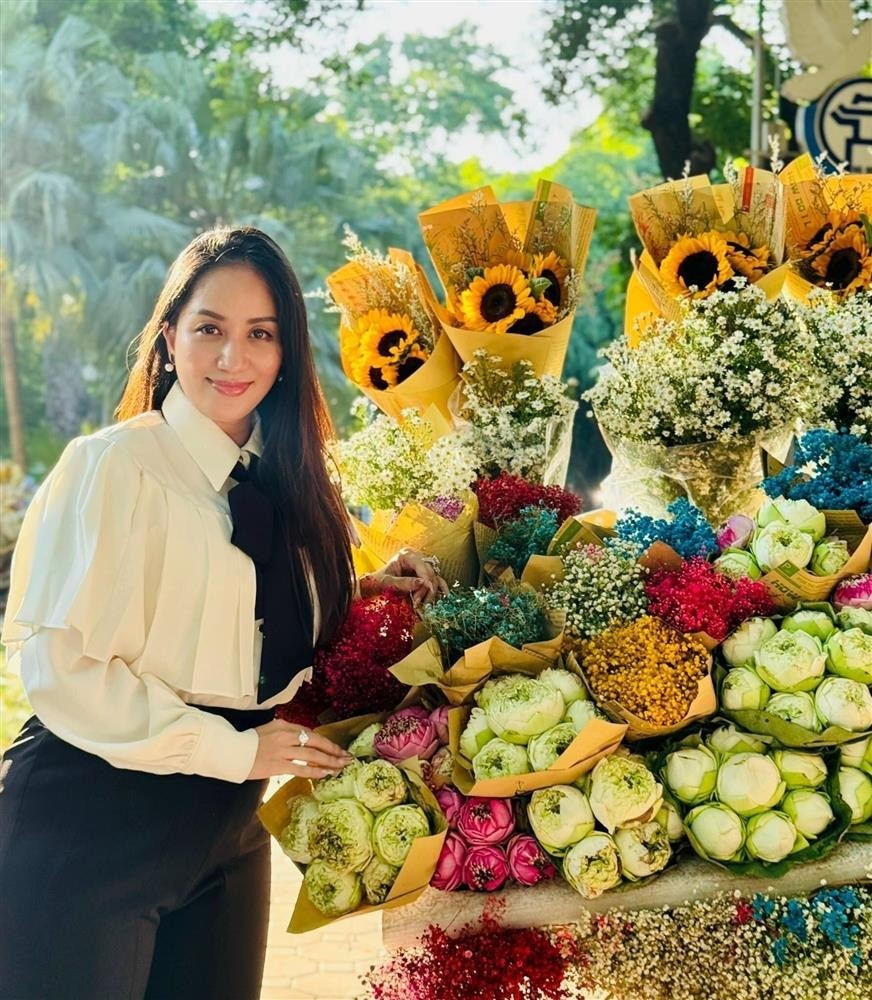 Nhan sắc mặn mà của Khánh Thi sau khi sinh con thứ 3. Ảnh FBNV Nhan sắc mặn mà của Khánh Thi sau khi sinh con thứ 3. Ảnh FBNV