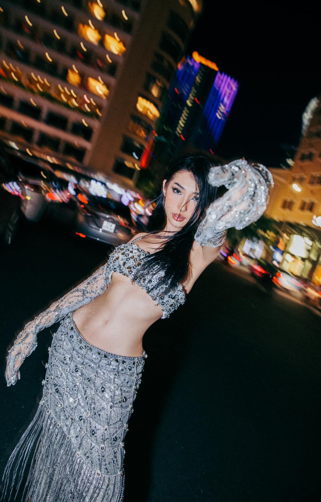 Khổng Tú Quỳnh chuộng phong cách thời trang thiếu vải. Ảnh FBNV