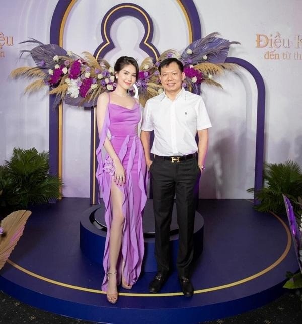 Ngọc Trinh và bác sĩ Thịnh thường xuyên xuất hiện cùng nhau trong các sự kiện. Ảnh FBNV Ngọc Trinh và bác sĩ Thịnh thường xuyên xuất hiện cùng nhau trong các sự kiện. Ảnh FBNV