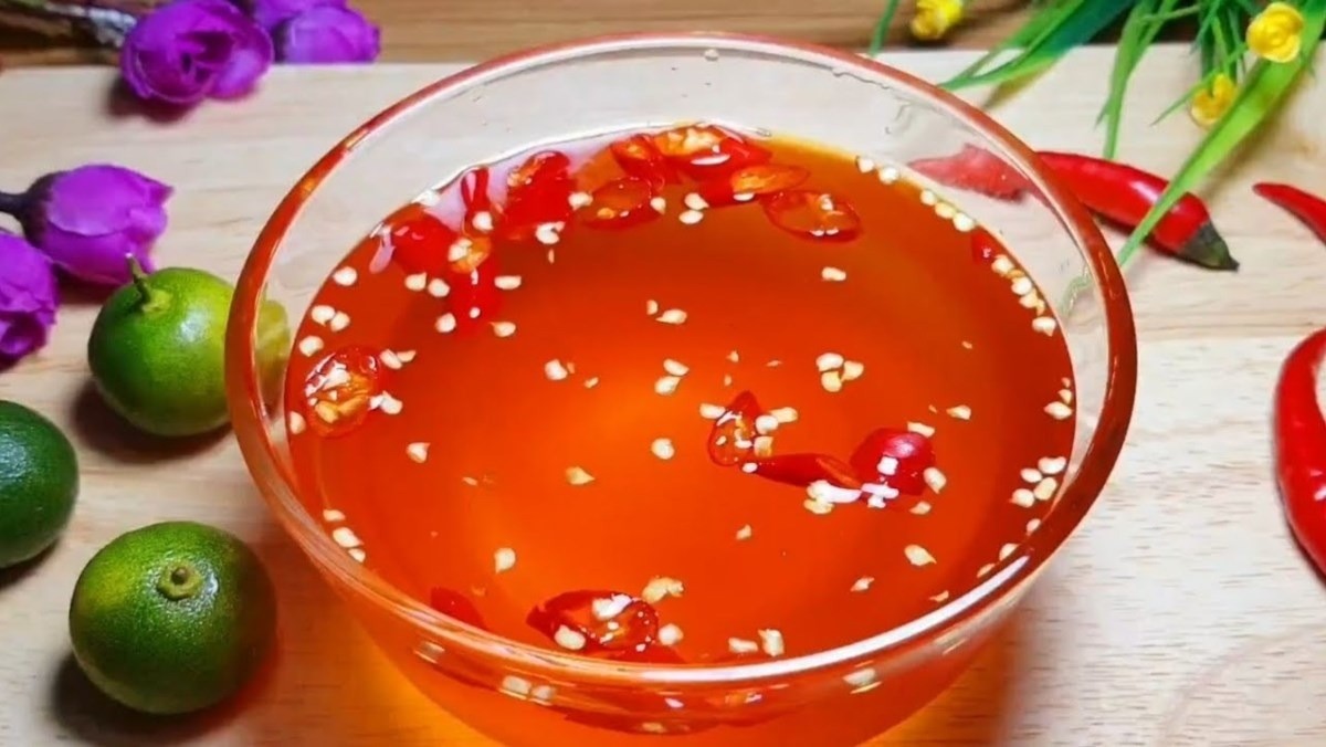Nước mắm cũng là một trong những gia vị dễ gây tăng cân. Ảnh internet Nước mắm cũng là một trong những gia vị dễ gây tăng cân. Ảnh internet