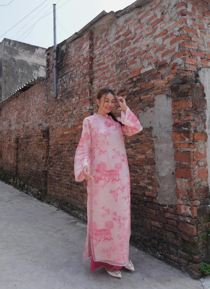 Bộ đồ khiến Thanh Hằng vướng nghi vấn mang thai sau đám cưới. Ảnh FBNV Bộ đồ khiến Thanh Hằng vướng nghi vấn mang thai sau đám cưới. Ảnh FBNV
