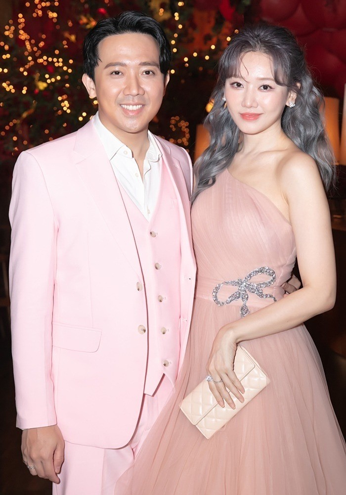 Trấn Thành đang có cuộc sống hôn nhân hạnh phúc bên Hari Won. Ảnh internet