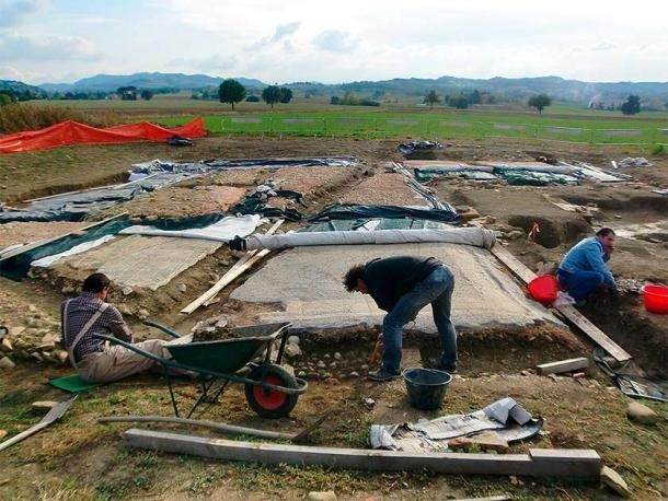 Các cuộc khai quật khảo cổ về dinh thự La Mã với những bức tranh khảm ở Claterna, Ý. Ảnh Desyman /CC BY-SA 3.0 Các cuộc khai quật khảo cổ về dinh thự La Mã với những bức tranh khảm ở Claterna, Ý. Ảnh Desyman /CC BY-SA 3.0
