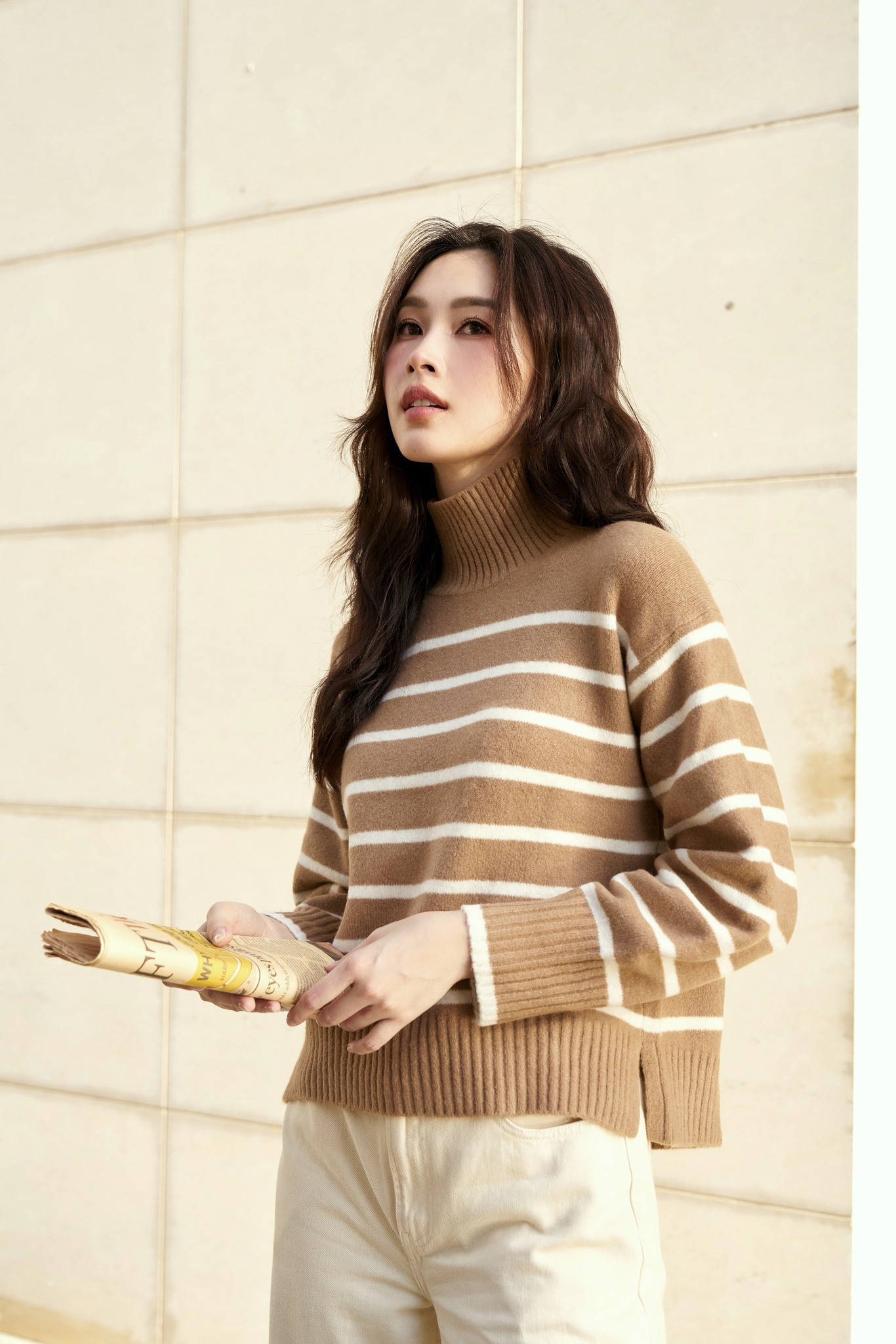 Bà mẹ hai con ngày càng trẻ trung. Ảnh FBNV