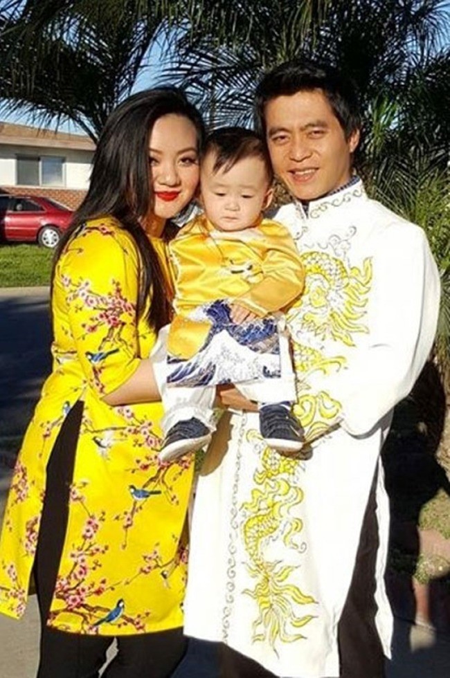Xuân Mai của hiện tại hạnh phúc bên chồng con. Ảnh internet Xuân Mai của hiện tại hạnh phúc bên chồng con. Ảnh internet
