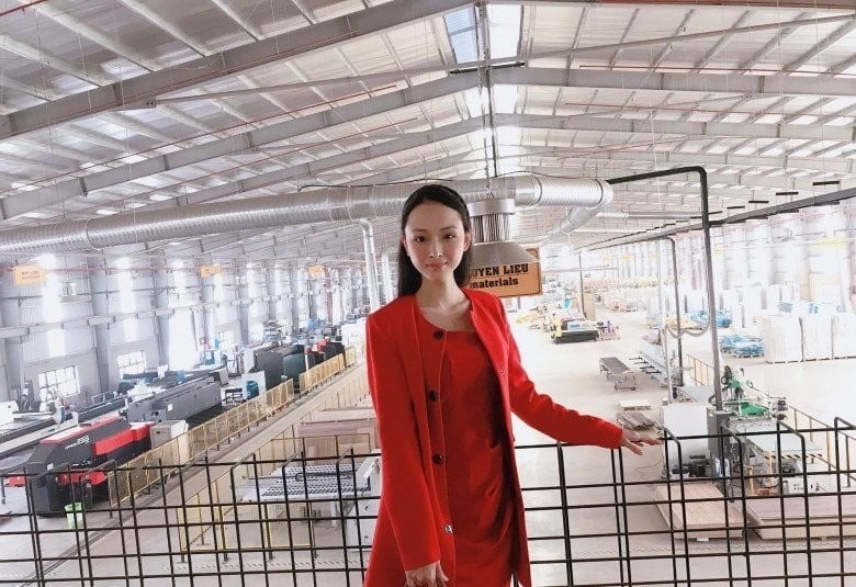 Hiện cô đang giữ chức vụ CEO tại một công ty và thỉnh thoảng có cập nhật hình ảnh về quá trình làm việc. Ảnh FBNV Hiện cô đang giữ chức vụ CEO tại một công ty và thỉnh thoảng có cập nhật hình ảnh về quá trình làm việc. Ảnh FBNV