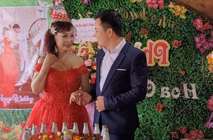 Cô dâu Thu Sao kỷ niệm ngày cưới bên chồng. Ảnh FBNV Cô dâu Thu Sao kỷ niệm ngày cưới bên chồng. Ảnh FBNV