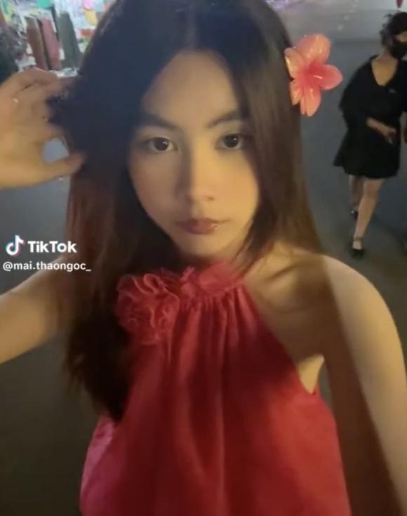 Nhan sắc xinh đẹp bất chấp camera thường của con gái MC Quyền Linh. Ảnh internet Nhan sắc xinh đẹp bất chấp camera thường của con gái MC Quyền Linh. Ảnh internet
