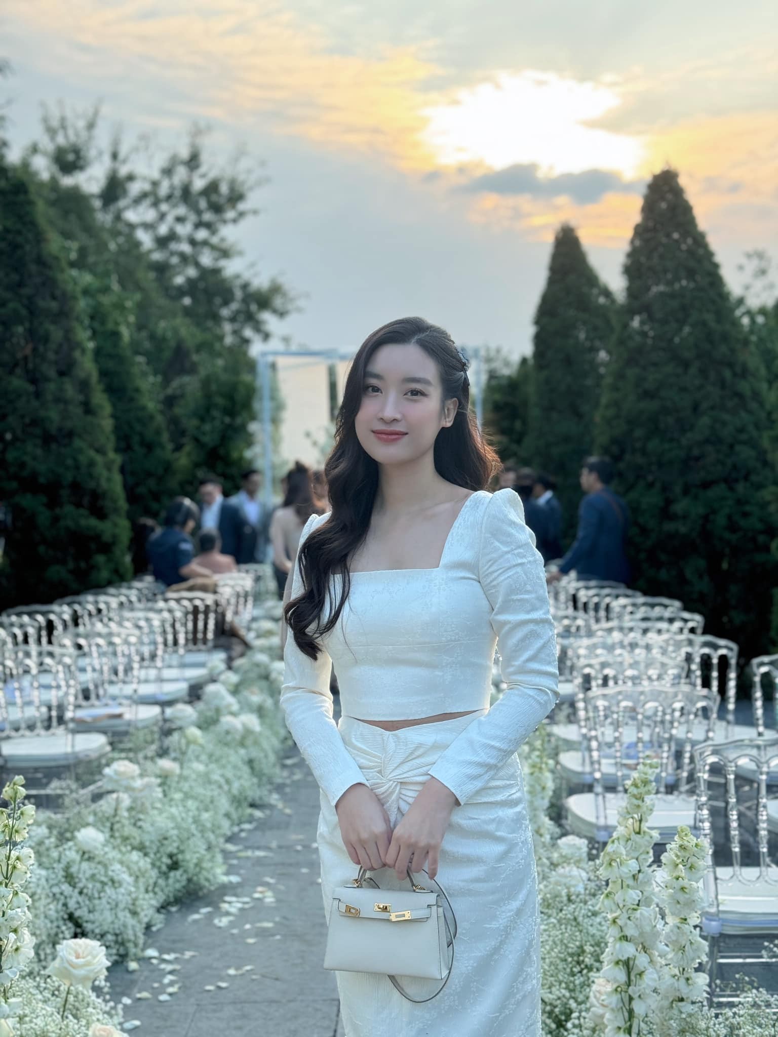 Hậu lấy chồng, sinh con, Đỗ Mỹ Linh ngày càng thăng hạng nhan sắc. Ảnh FBNV