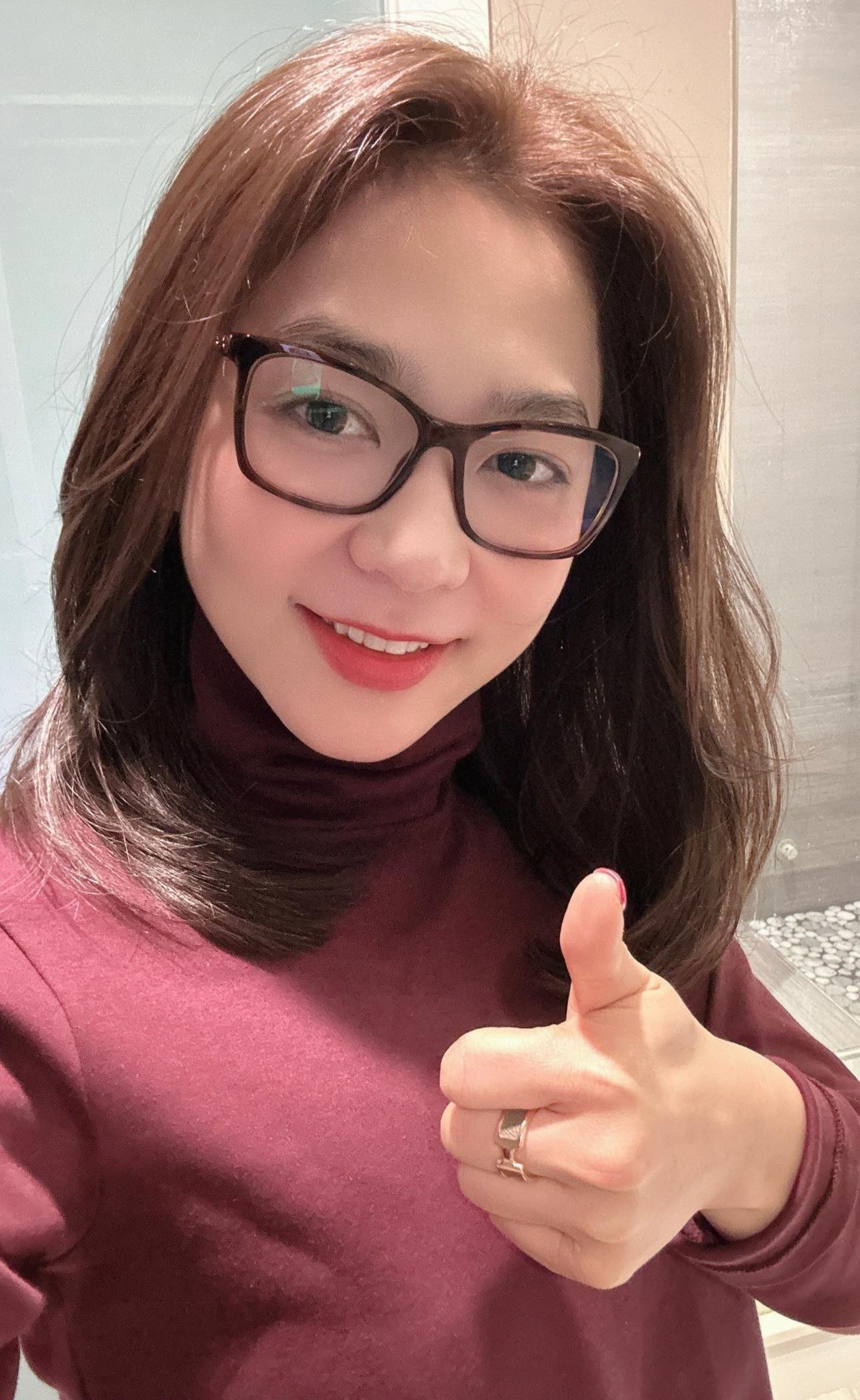 Hà Thanh Xuân luôn giữ tinh thần vui vẻ, lạc quan sau khi chia tay vua cá Koi. Ảnh FBNV