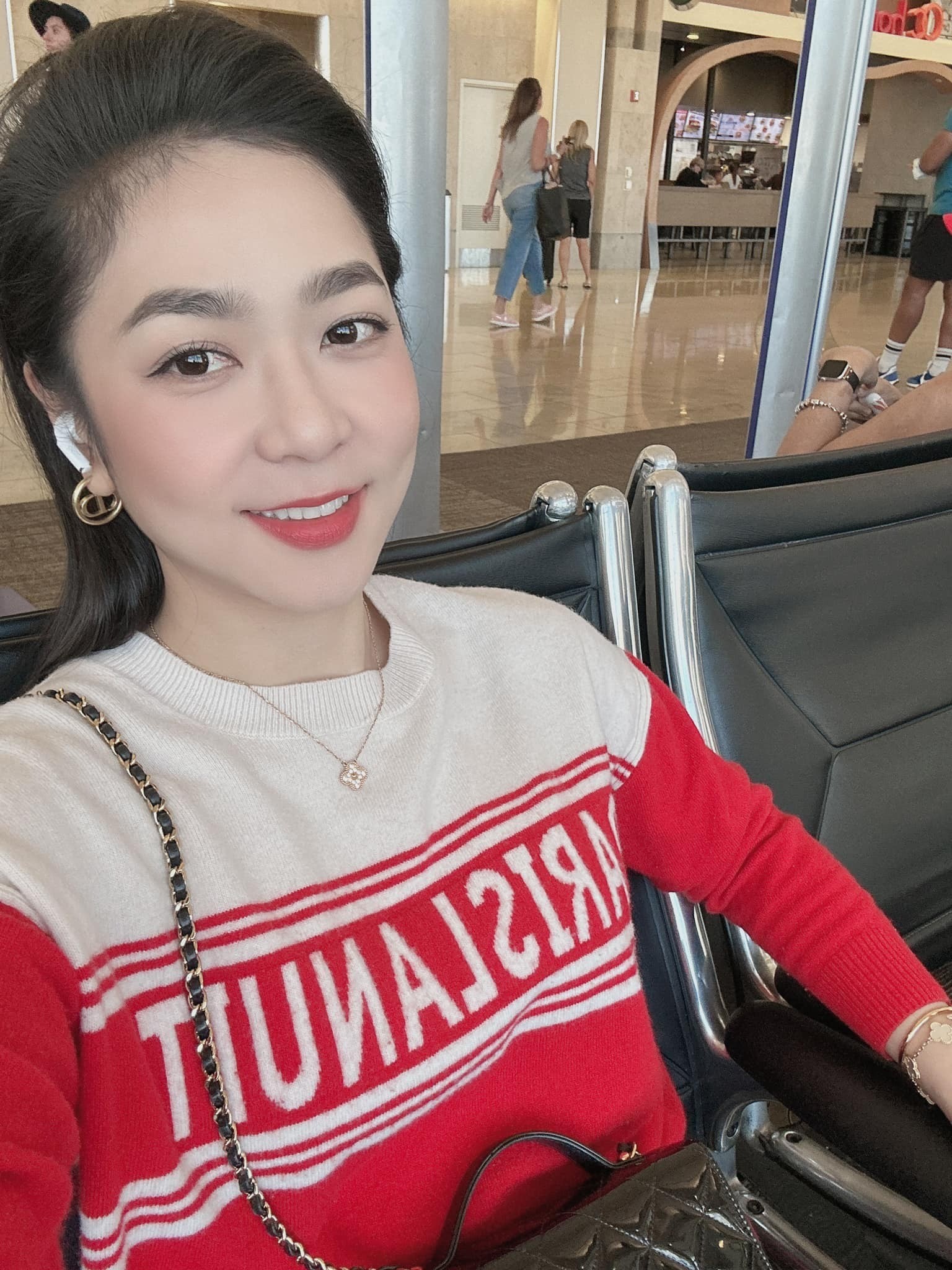 Hà Thanh Xuân có nhiều thay đổi về ngoại hình sau khi chia tay Thắng Ngô. Ảnh FBNV