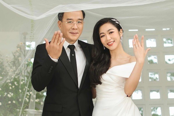 Hà Thanh Xuân và vua cá Koi khi còn mặn nồng. Ảnh internet Hà Thanh Xuân và vua cá Koi khi còn mặn nồng. Ảnh internet