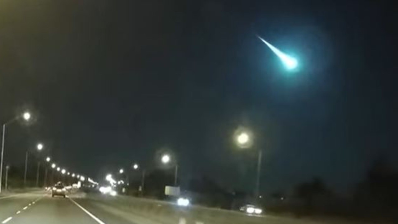 Camera hành trình ghi lại khoảnh khắc đầy kinh ngạc cực kỳ hiếm gặp trên bầu trời đêm - Ảnh 1