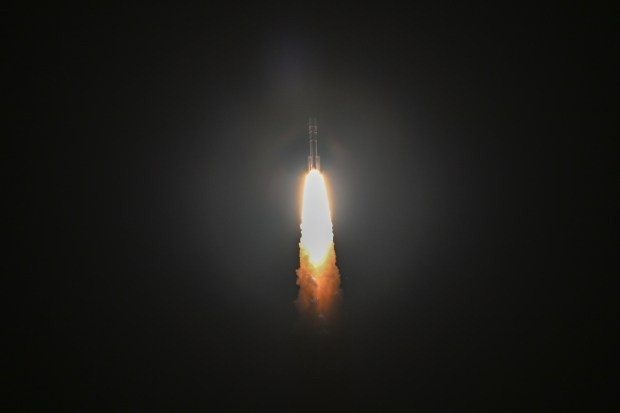 Tên lửa hoàn toàn mới, Vulcan Centaur của United Launch Alliance, cất cánh ở Cape Canaveral, Florida. Ảnh AFP Tên lửa hoàn toàn mới, Vulcan Centaur của United Launch Alliance, cất cánh ở Cape Canaveral, Florida. Ảnh AFP