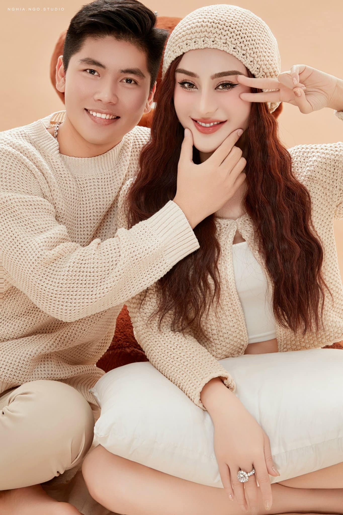 Lâm Khánh Chi và trợ lý vướng tin đồn hẹn hò. Ảnh FBNV