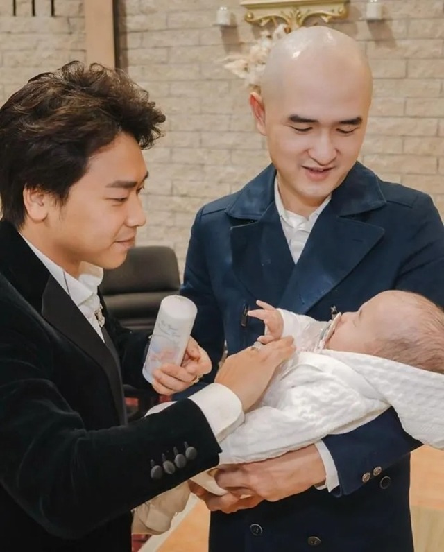 Thiếu gia Minh Hải bất ngờ công khai con trai mới chào đời ở Úc hậu chia tay Hòa Minzy 2