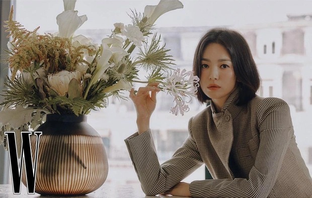 Song Hye Kyo vẻ đẹp tỏa sáng một góc trời Pháp, xứng danh đẳng cấp minh tinh châu Á