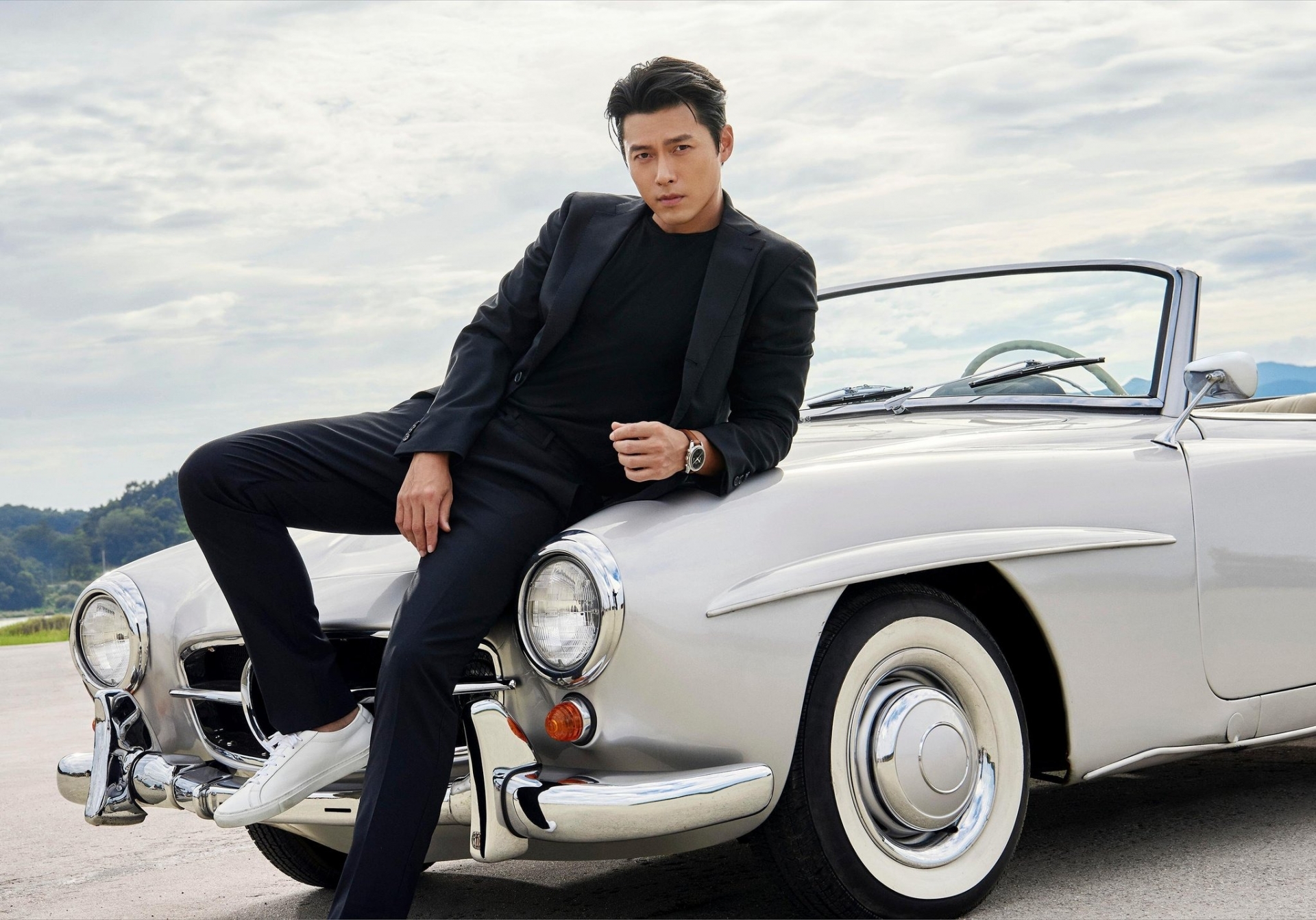 Lên chức bố, Hyun Bin vẫn đủ sức 'đốn gục' trái tim người hâm mộ với bộ hình cực phẩm mới - Ảnh 1 Lên chức bố, Hyun Bin vẫn đủ sức 'đốn gục' trái tim người hâm mộ với bộ hình cực phẩm mới - Ảnh 1