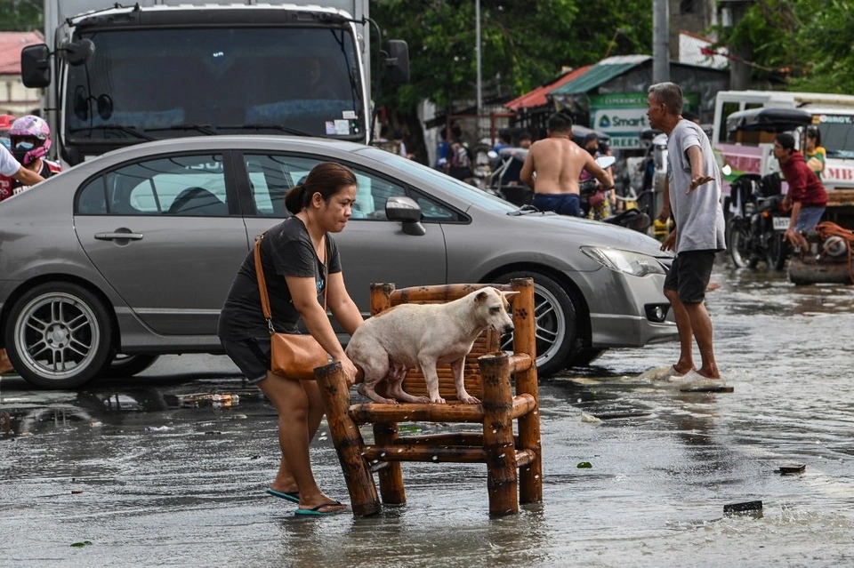 Siêu bão Noru càn quét khiến Philippines chìm trong biển nước, thiệt hại lớn về người và tài sản