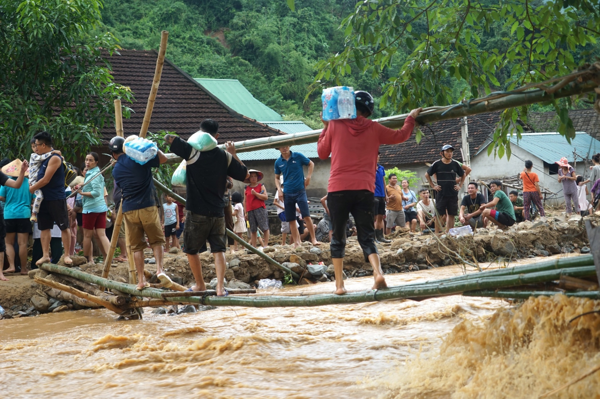 Tài sản bị cuốn trôi nên mọi đóng góp, ủng hộ ở thời điểm này vô cùng ý nghĩa