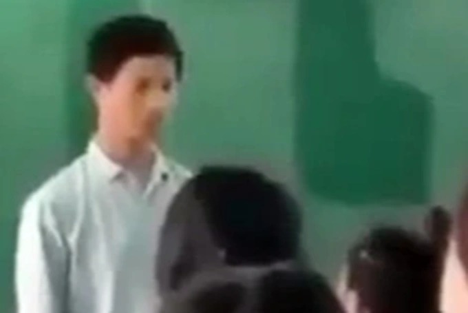 Nữ học sinh xưng “mày - tao” với thầy giáo trong lớp học. Ảnh: Chụp màn hình clip.