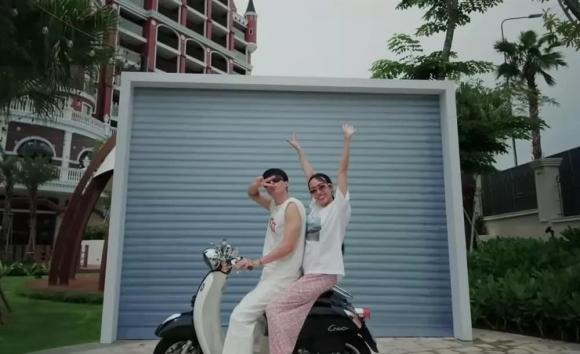 Diệu Nhi tiết lộ hậu trường đám cưới hài hước liên quan đến bức hình đăng ký kết hôn nổi nhất MXH - Ảnh 1 Diệu Nhi tiết lộ hậu trường đám cưới hài hước liên quan đến bức hình đăng ký kết hôn nổi nhất MXH - Ảnh 1