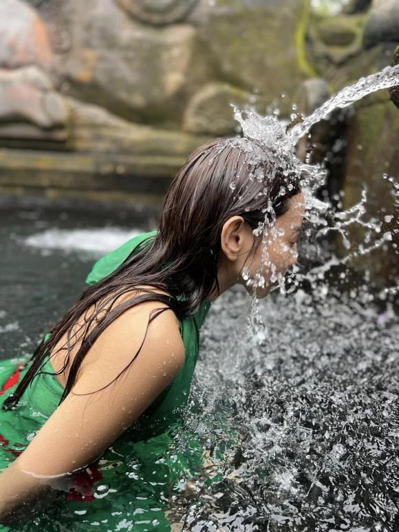 Hoa hậu Thùy Tiên vô tình để lộ gương mặt mộc, dung nhan thế nào mà khiến CĐM cười bò? - Ảnh 2