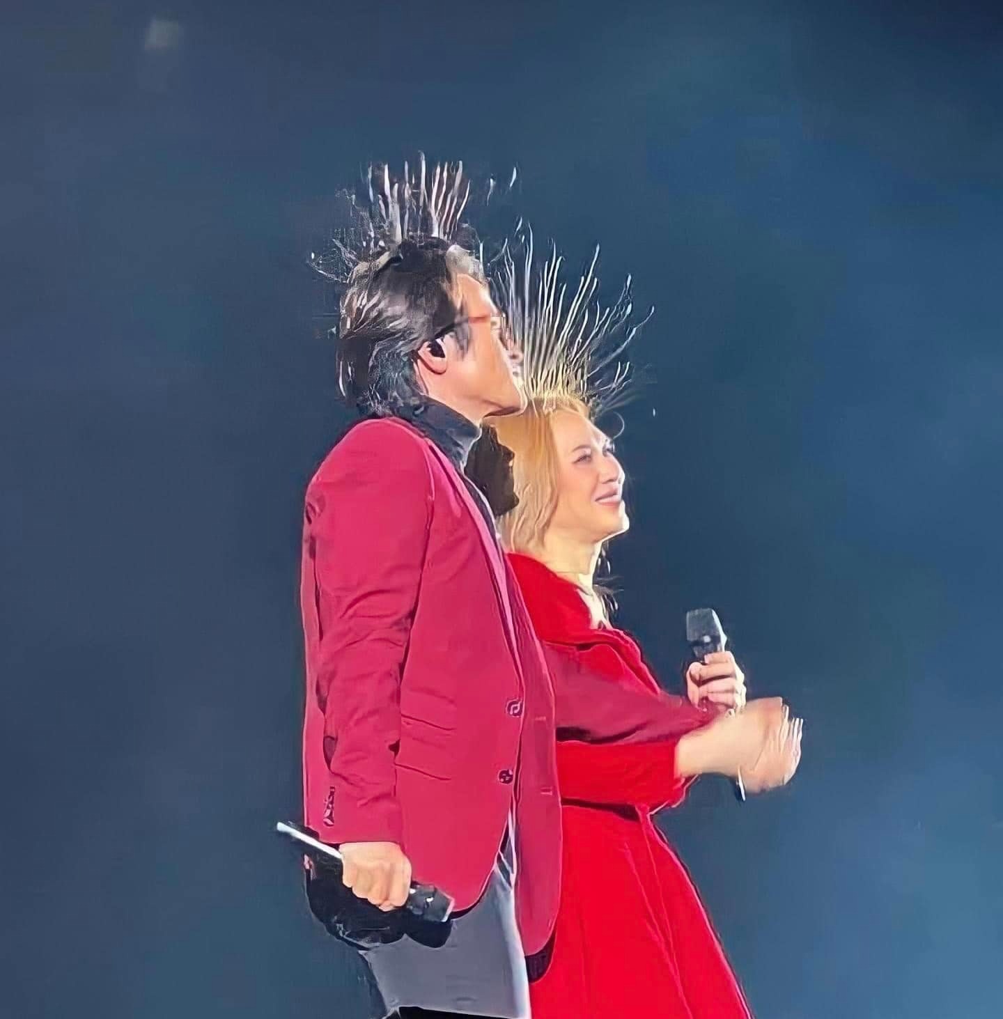 Khoảnh khắc 'tấu hài' của Mỹ Tâm - Hà Anh Tuấn khiến dân tình thích thú. Ảnh: FBNV