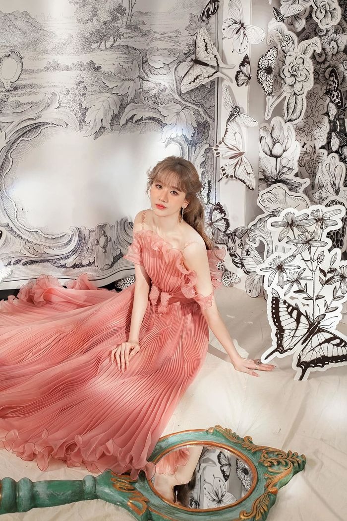 Hari Won xinh đẹp trong loạt hình mới. Ảnh: FB