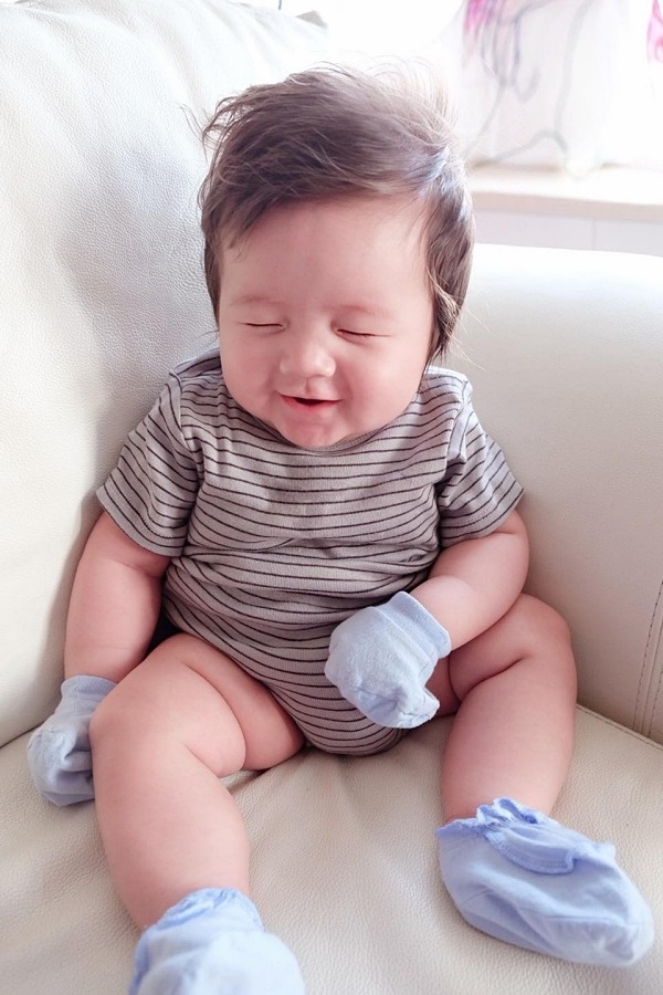 Cận cảnh diện mạo đáng yêu của 2 nhóc tỳ nhà Elly Trần: Vẻ đẹp lai Tây khiến bao người siêu lòng - Ảnh 3 Cận cảnh diện mạo đáng yêu của 2 nhóc tỳ nhà Elly Trần: Vẻ đẹp lai Tây khiến bao người siêu lòng - Ảnh 3