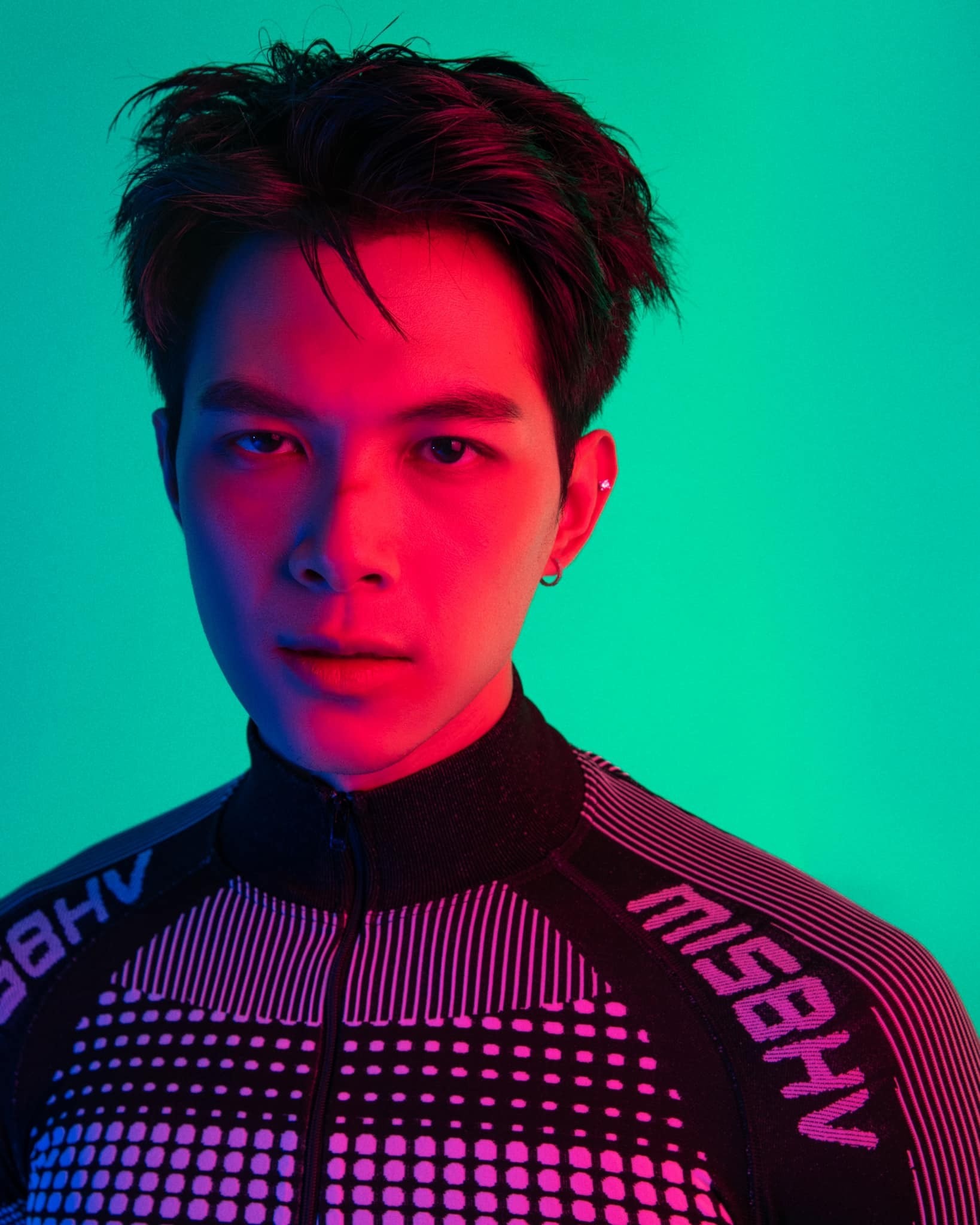 Anh Tú cực điển trai trong loạt hình ảnh mới. Ảnh: FBNV