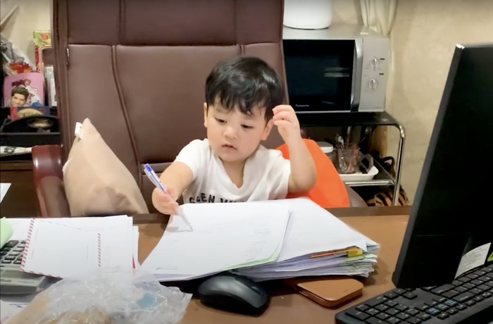 Polo Huỳnh là cậu bé đáng yêu và cực hiểu chuyện dù còn nhỏ tuổi. Ảnh: FBNV