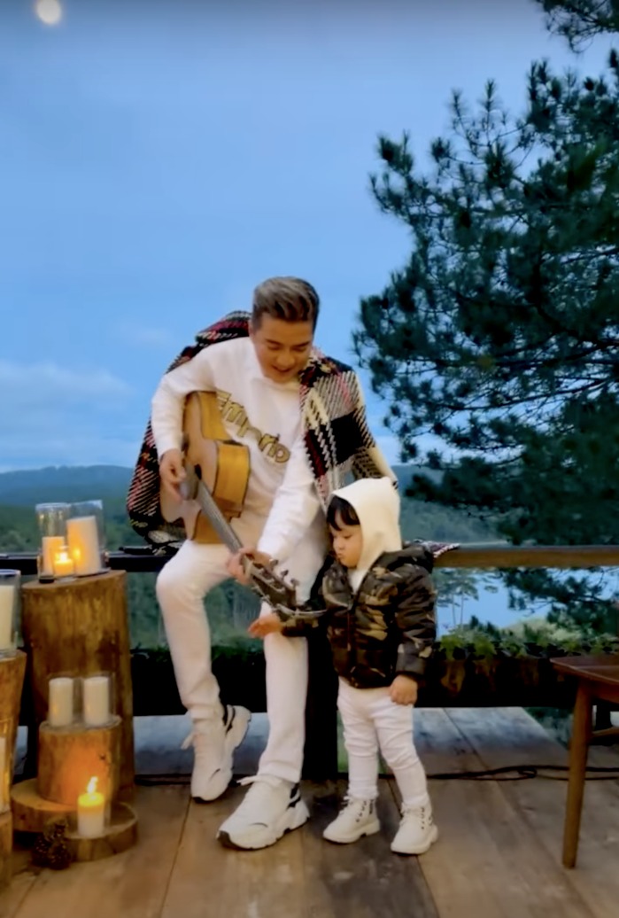 Đàm Vĩnh Hưng không bao bọc con mà để con tự do phát triển. Ảnh: FBNV