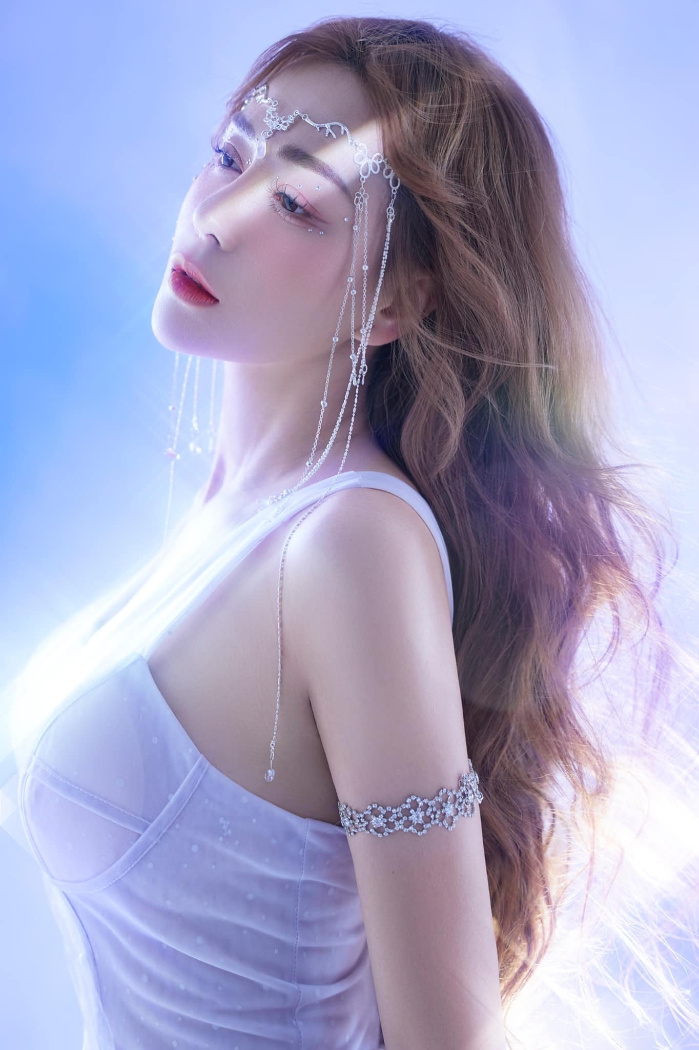 Hình ảnh mới đây của Phương Oanh khiến dân tình trầm trồ. Ảnh: FBNV