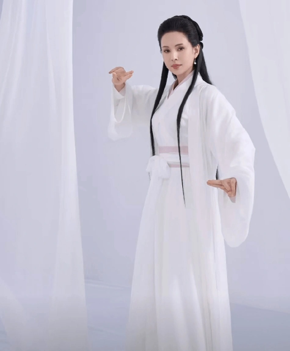 Giật mình trước màn tái hiện Tiểu Long Nữ của Lý Nhược Đồng sau gần 30 năm. Ảnh: Internet