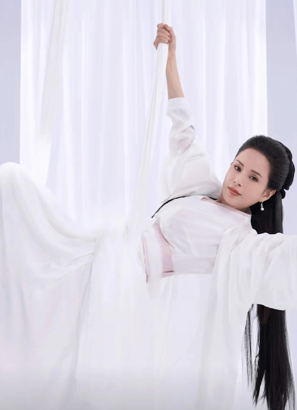 Giật mình trước màn tái hiện Tiểu Long Nữ của Lý Nhược Đồng sau gần 30 năm - Ảnh 3