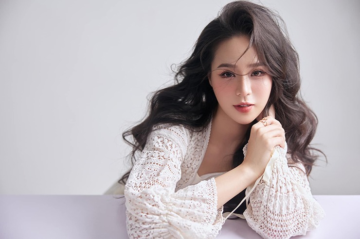 Cận cảnh vẻ đẹp hút mắt của MC 'Nóng cùng World Cup 2022' Nguyễn Hoàng Bảo Châu - Ảnh 1