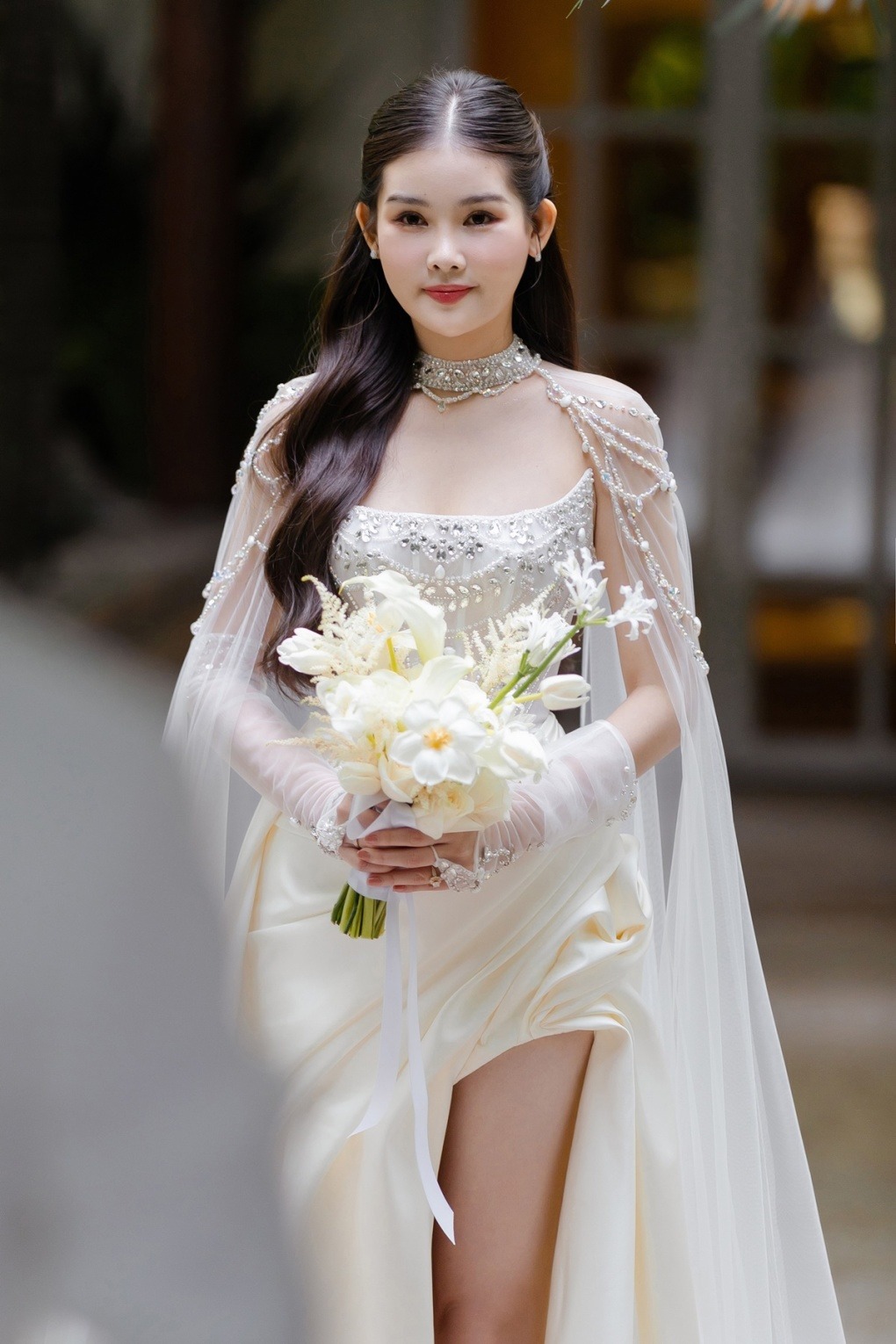 Lê Âu Ngân Anh diện váy cưới đắt đỏ. Ảnh: Internet