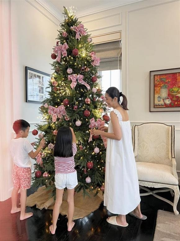 Ái nữ nhà Hà Tăng lớn phổng phao, chiều cao vượt trội. Ảnh: FBNV Ái nữ nhà Hà Tăng lớn phổng phao, chiều cao vượt trội. Ảnh: FBNV