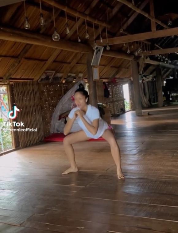 H'Hen Niê đăng ảnh tại nhà riêng, CĐM phản ứng bất ngờ - Ảnh 4 H'Hen Niê đăng ảnh tại nhà riêng, CĐM phản ứng bất ngờ - Ảnh 4