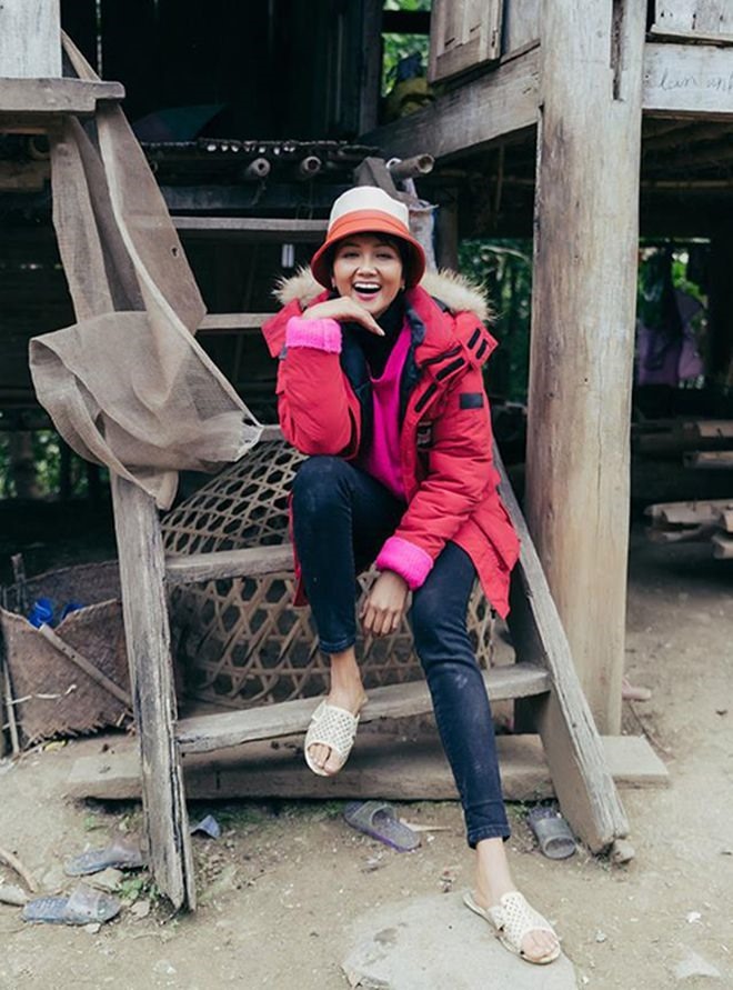 H'Hen Niê đăng ảnh tại nhà riêng, CĐM phản ứng bất ngờ - Ảnh 1 H'Hen Niê đăng ảnh tại nhà riêng, CĐM phản ứng bất ngờ - Ảnh 1