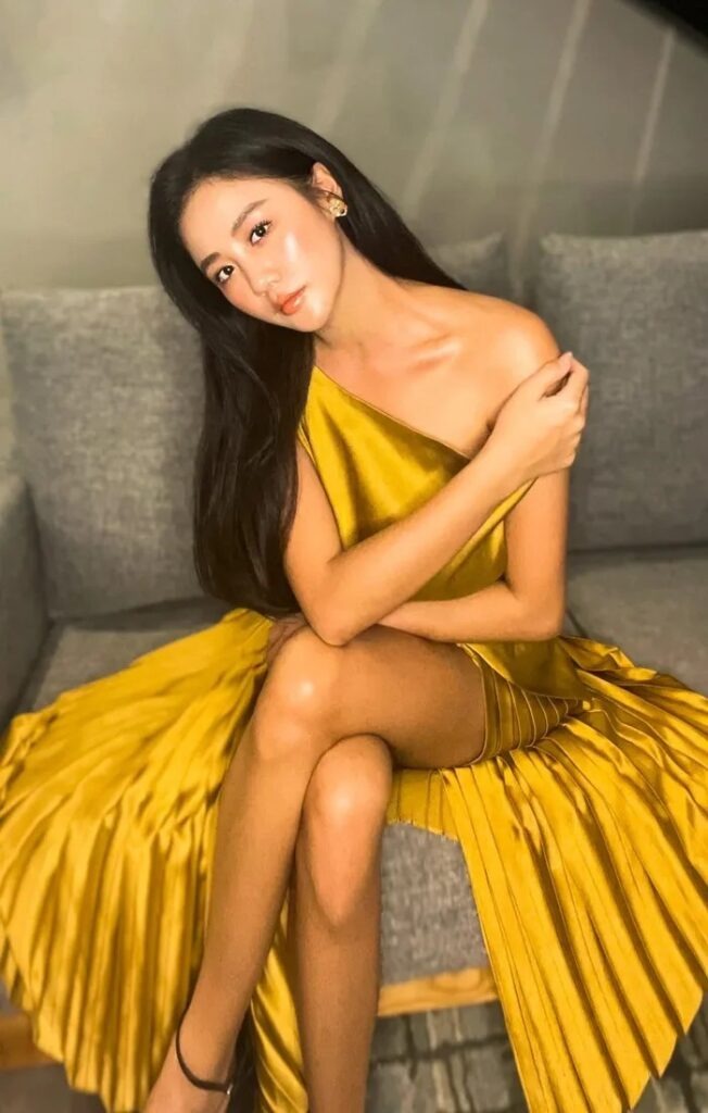 Video: Camera thường 'vạch trần' sắc vóc bất ngờ của Văn Mai Hương  - Ảnh 2