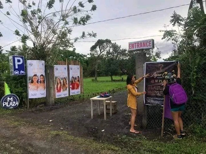 Miss Earth 2022 lộ hình ảnh sân khấu tạm bợ, bị chỉ trích trong khâu tổ chức - Ảnh 2 Miss Earth 2022 lộ hình ảnh sân khấu tạm bợ, bị chỉ trích trong khâu tổ chức - Ảnh 2