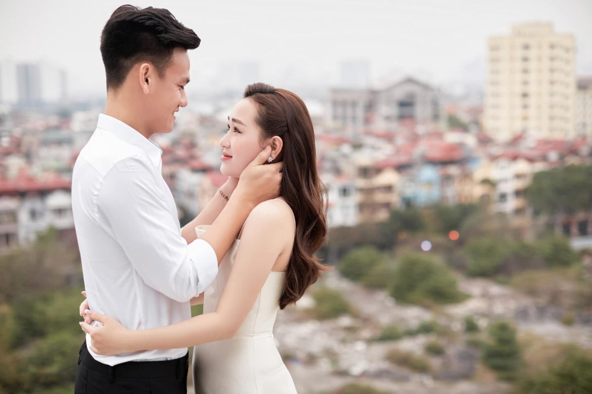 Vợ Hồ Tấn Tài: Nhan sắc đời thường tựa hotgirl, vóc dáng quyến rũ khó ai sánh bằng - Ảnh 1