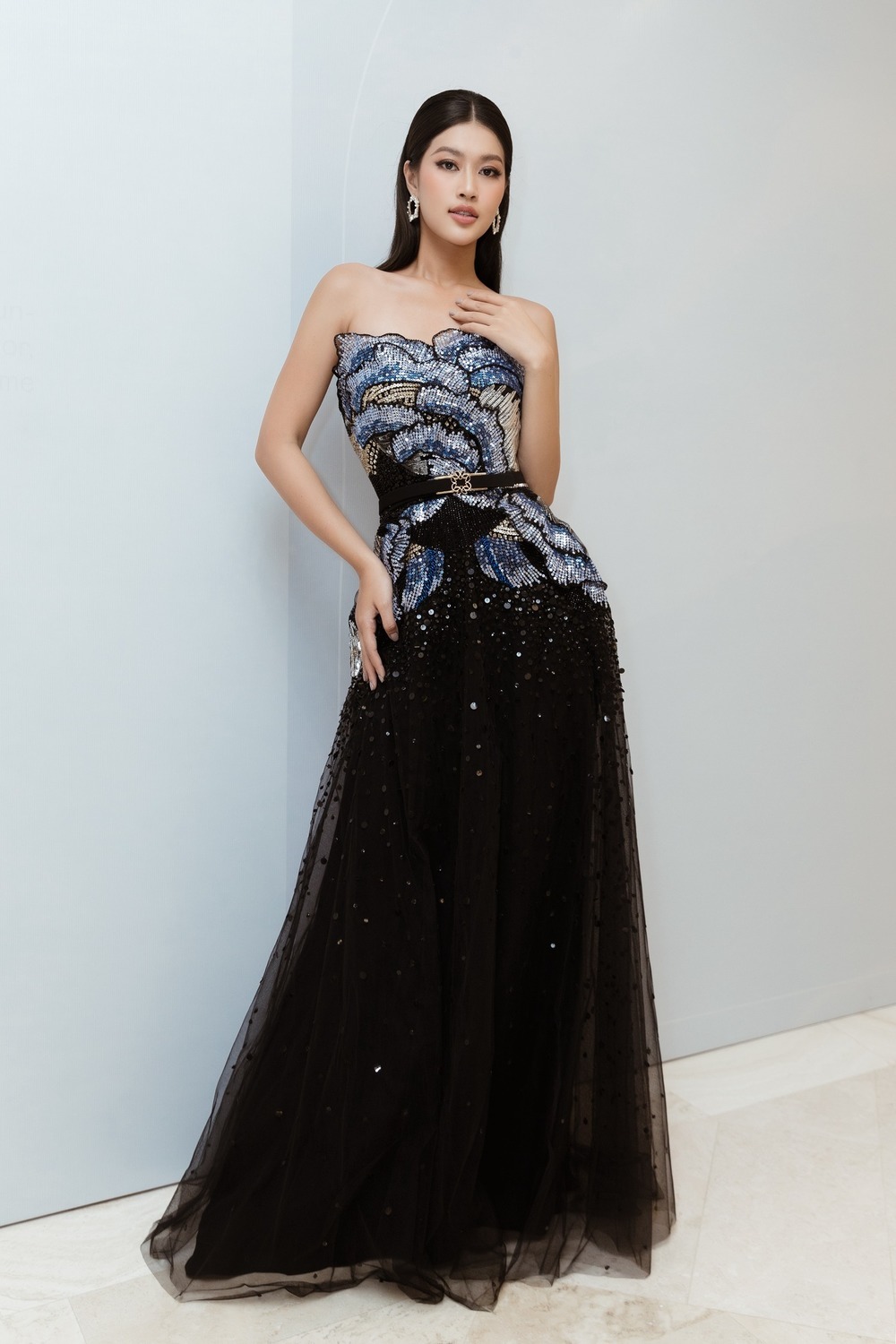 Thiên Ân thường diện váy dài để che đi khuyết điểm của mình. Ảnh: Internet