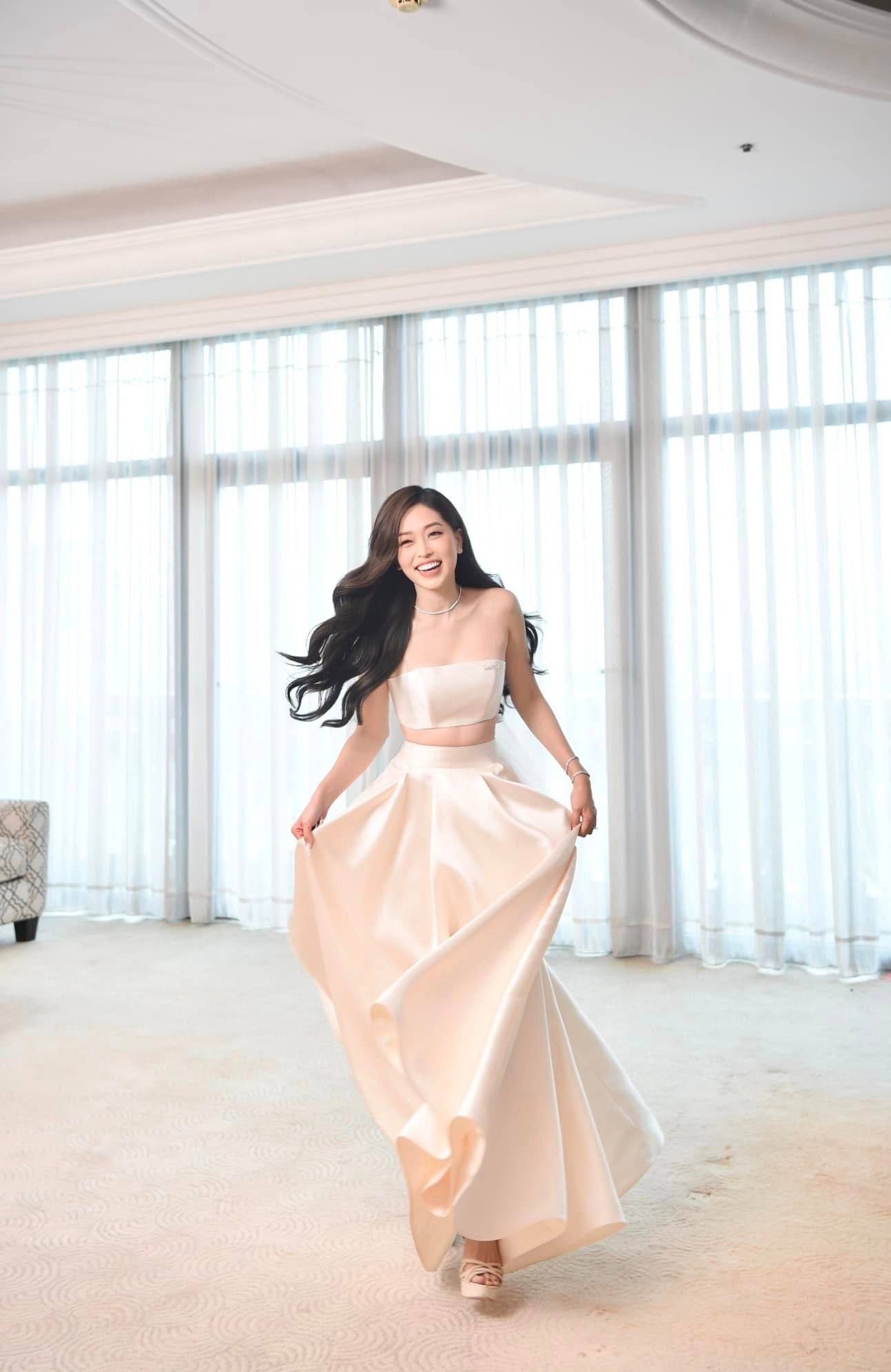 Sao Việt 1/12: Phương Nga hé lộ về váy cưới gây tranh cãi, Thùy Tiên lần đầu kể chuyện bị lừa - Ảnh 1 Sao Việt 1/12: Phương Nga hé lộ về váy cưới gây tranh cãi, Thùy Tiên lần đầu kể chuyện bị lừa - Ảnh 1