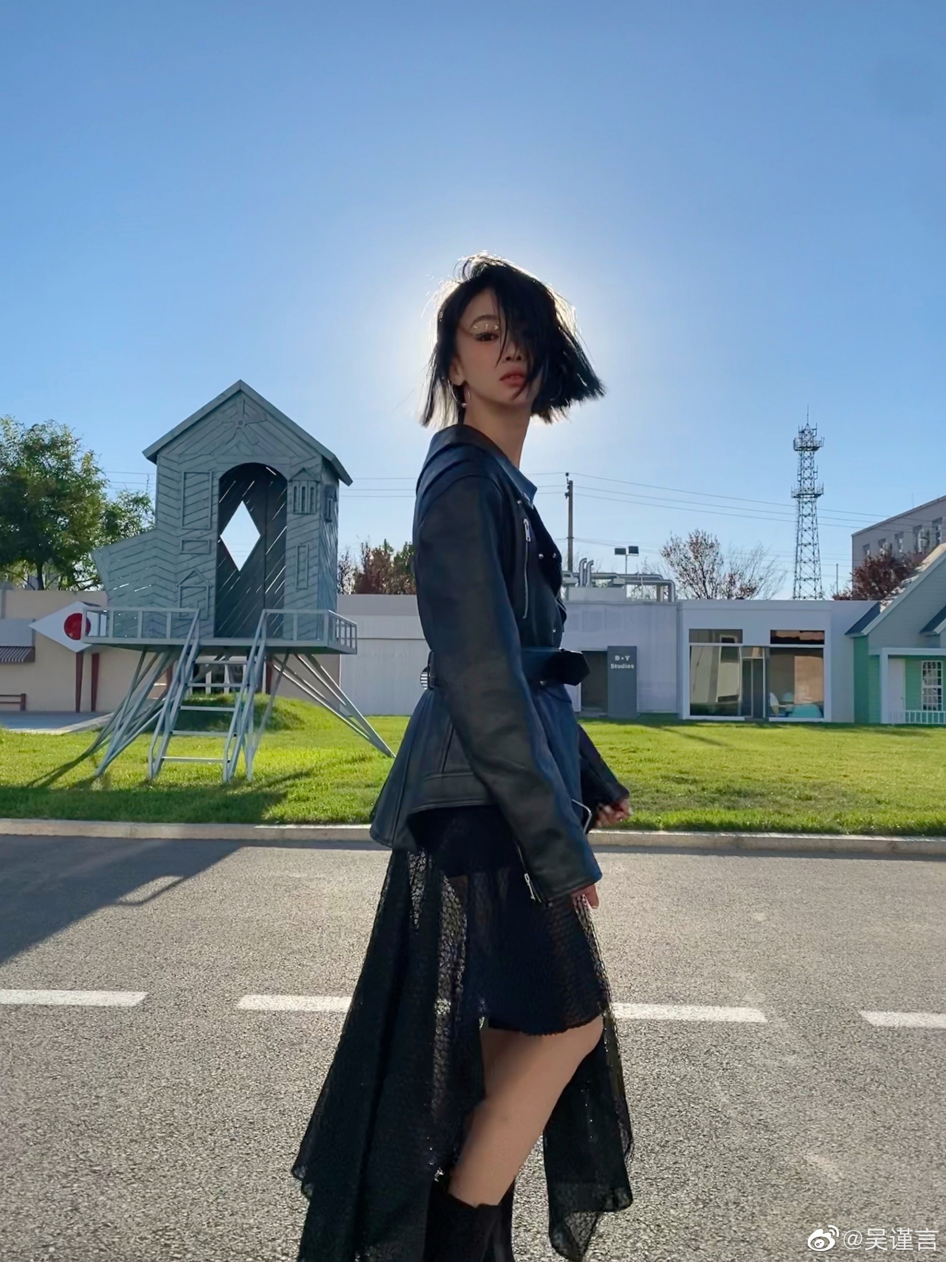 Ngô Cẩn Ngôn không còn hom hem khi lộ diện cực sang chảnh trong bộ ảnh mới - Ảnh 3 Ngô Cẩn Ngôn không còn hom hem khi lộ diện cực sang chảnh trong bộ ảnh mới - Ảnh 3