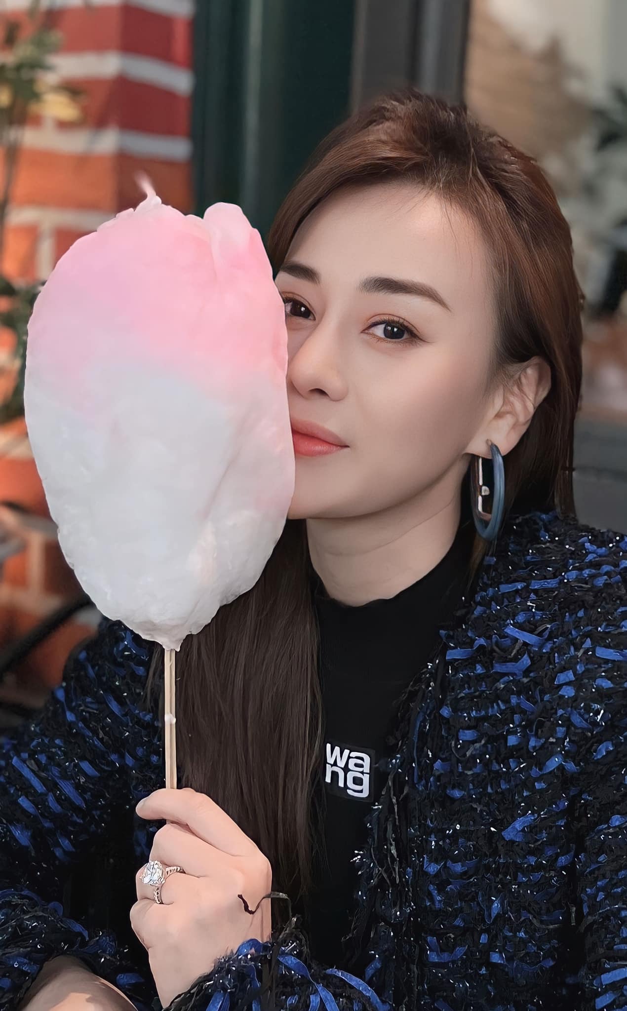 Hình ảnh mới của Phương Oanh khiến CĐM nghi ngờ cả hai vừa có thời gian cùng xuống phố. Ảnh: FBNV